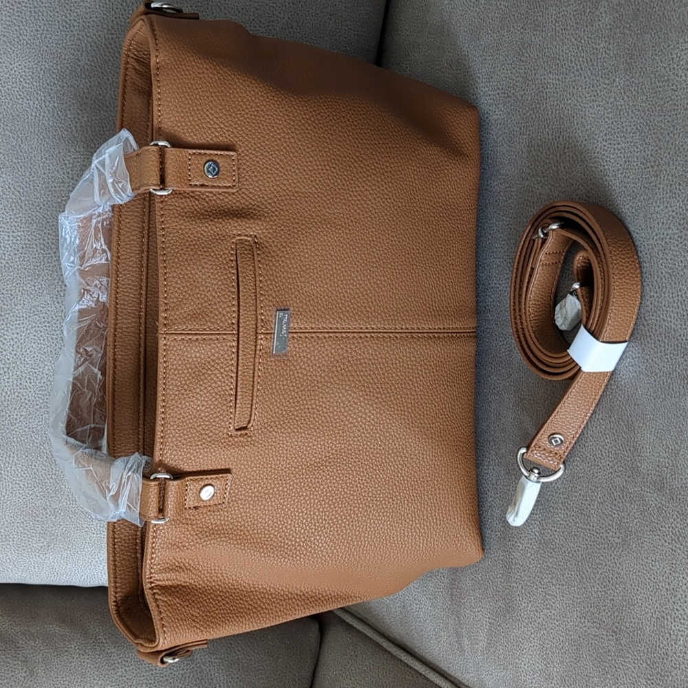 Elegant Tan Leather Tote Bag